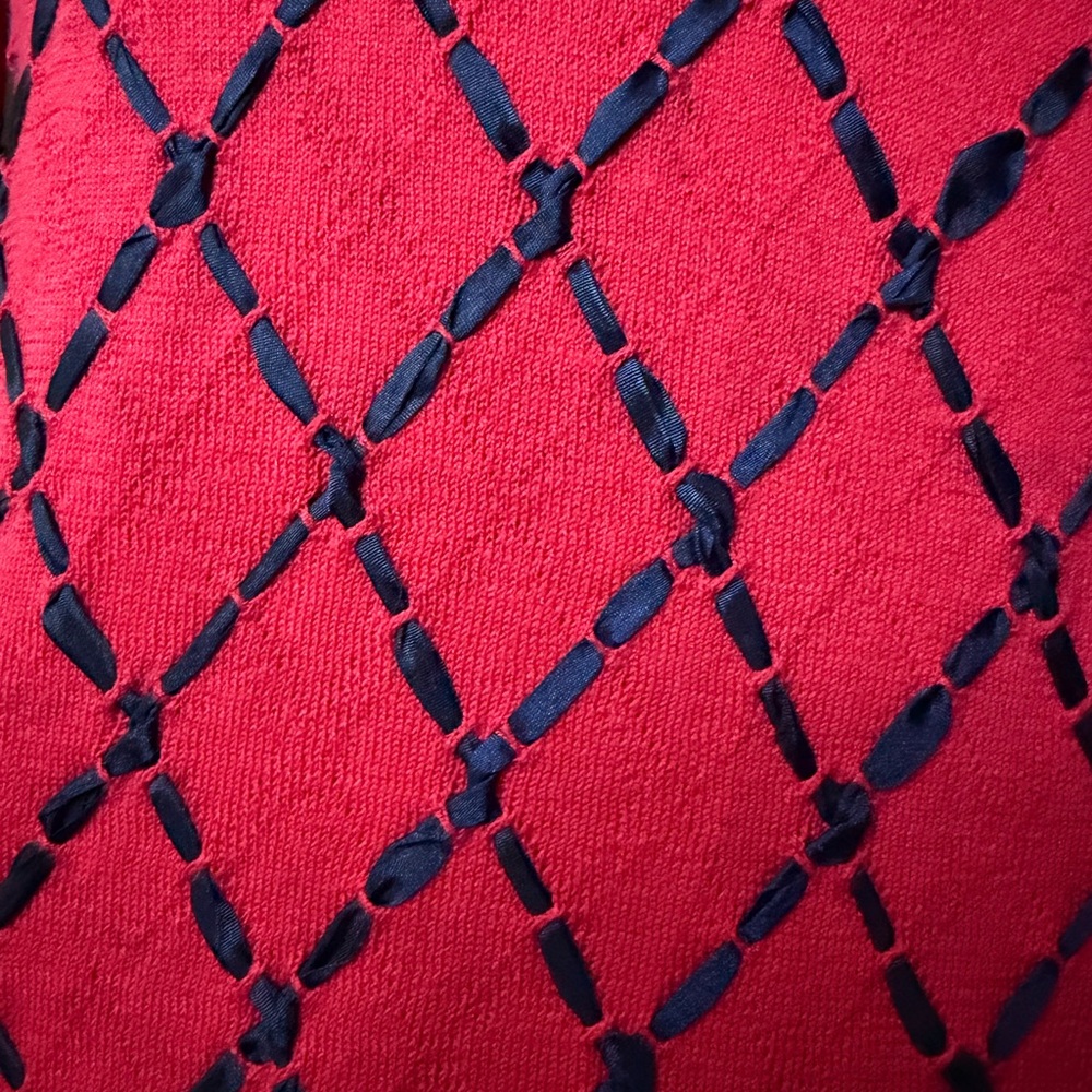 Red blouse - Picture 6 of 13